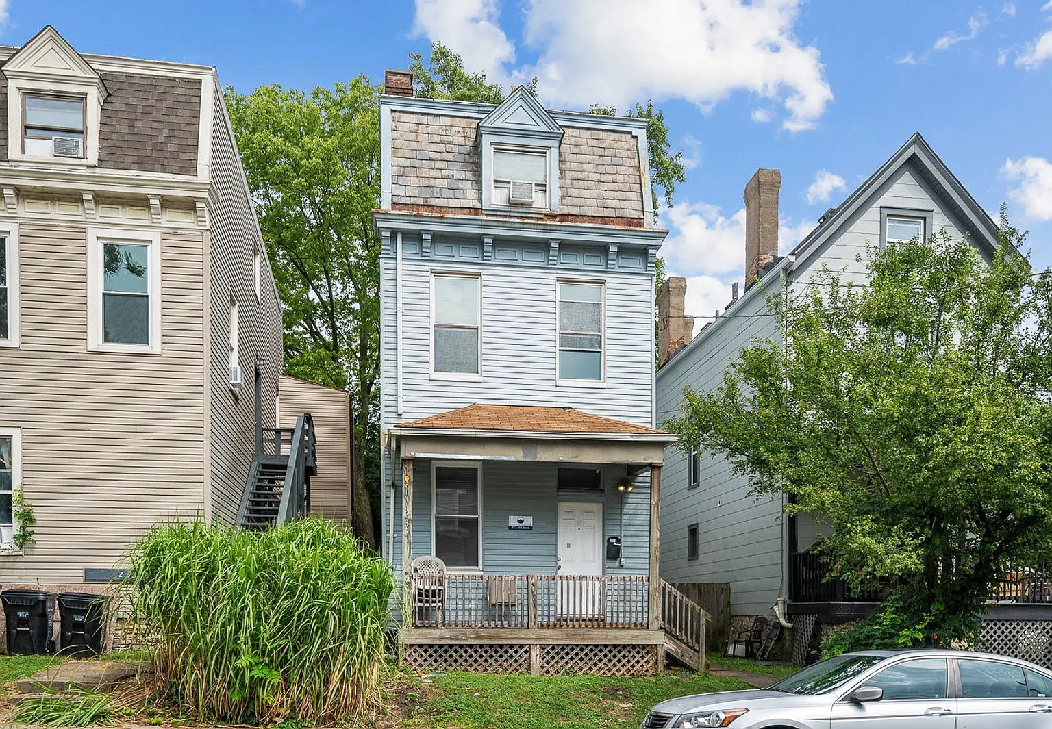 5 bed, 1.5 bath, $3,985 — Photo 1