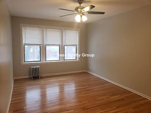 5th image of 6968 N Greenview Ave Unit 1
