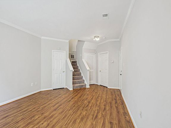 4th image of 2547 Sandbourne Ln