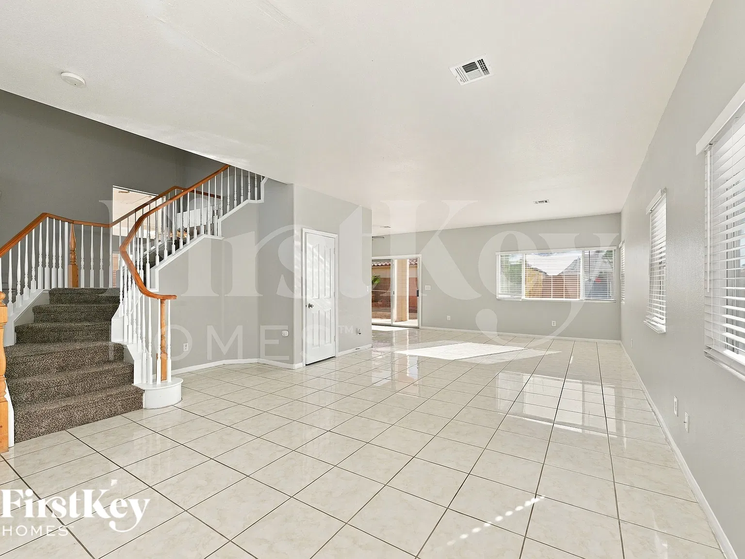 4 bed, 3.0 bath, 2316 sqft, $2,330 — Photo 3