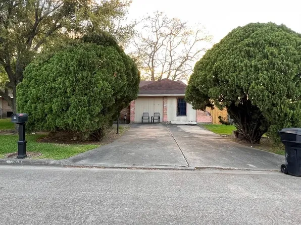 11902 Binghampton Dr, Houston, TX 77089