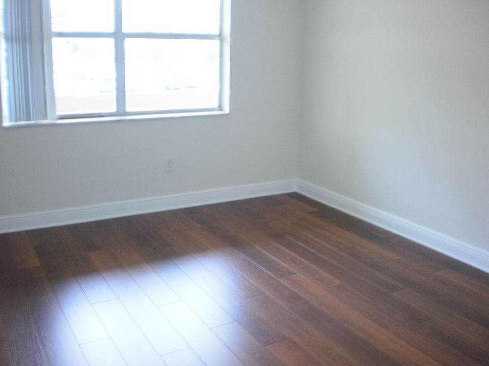 2nd image of 1601 NE 191st St #B216