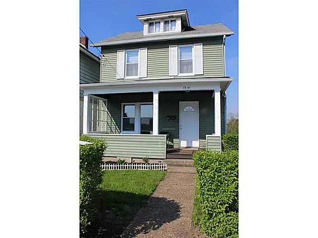 1914 Grandview Ave photo 1