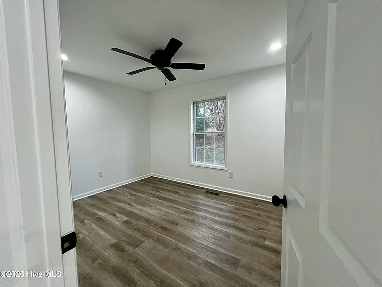 157 Edinburgh Dr — Photo 16