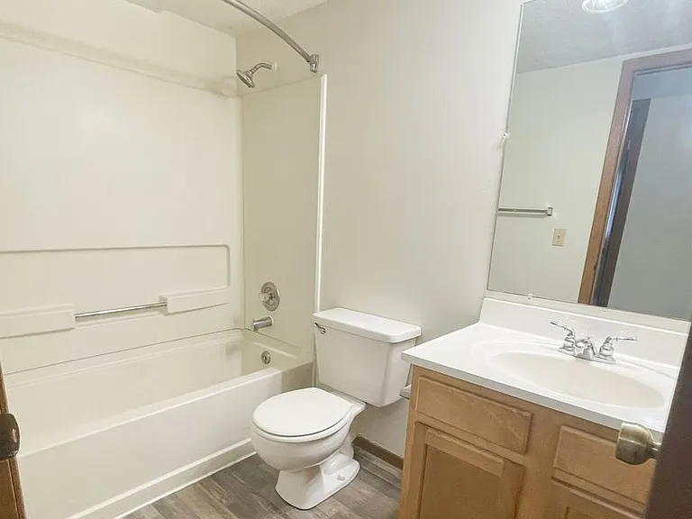 Vista Apartments — Photo 4
