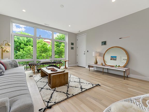 4th image of 2721 W Haddon Ave #1E