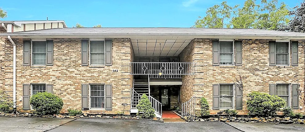 2 bed, 1.5 bath, 1188 sqft, $1,700 — Photo 1