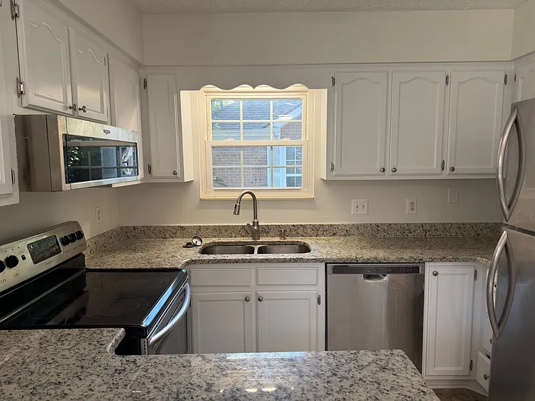 106 Meridian Ct — Photo 6