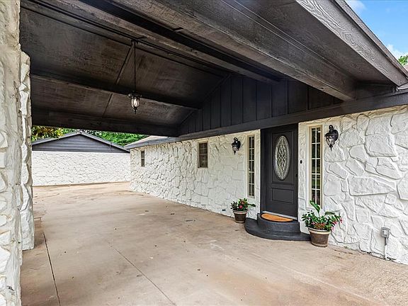 4th image of 605 W Rogers St