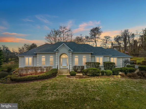 17637 Sweetwood Ct, Round Hill, VA 20141