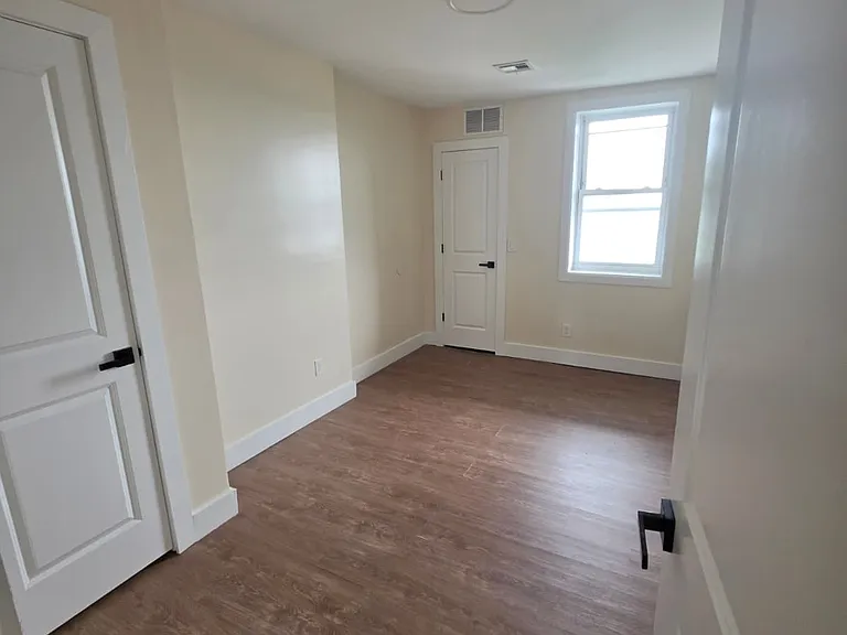 358-360 S Orange Ave #2L — Photo 3