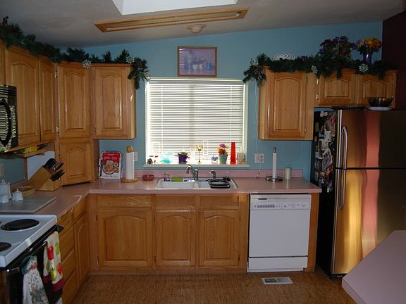 2nd image of 907 Sunrise Dr