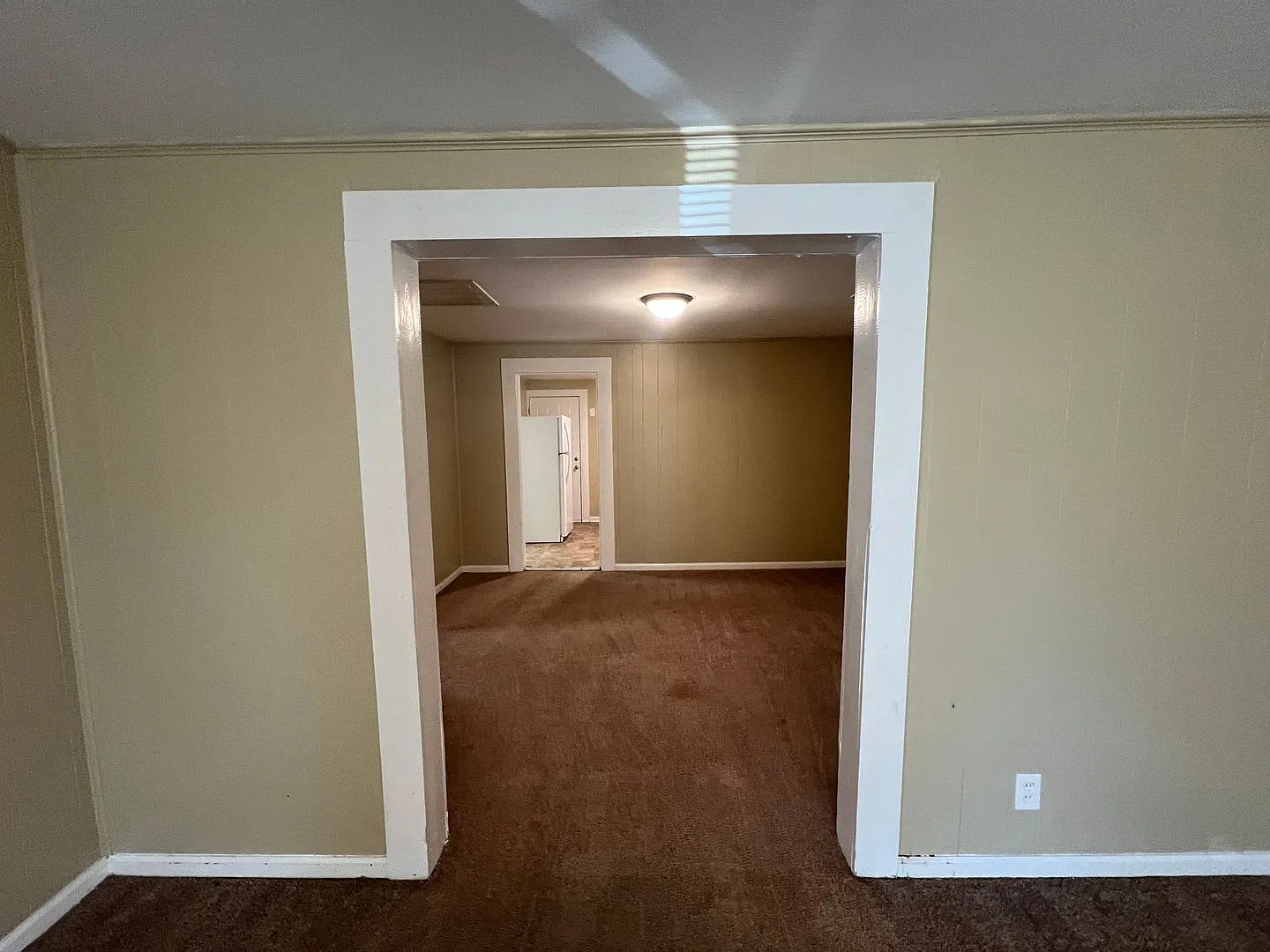 2 Bedroom 1 Bathroom Home in the West End — Photo 4