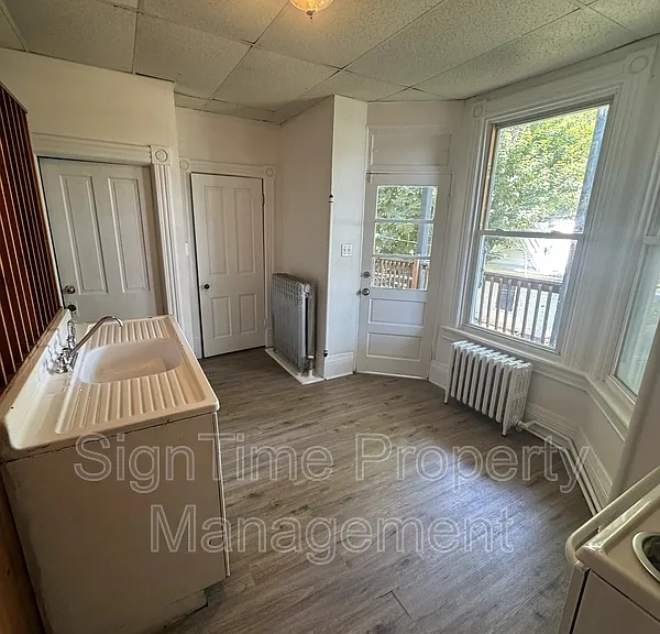 38 E Franklin St #4 — Photo 3