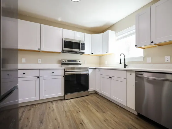 2827 SE 90th Pl APT A, Portland, OR 97266