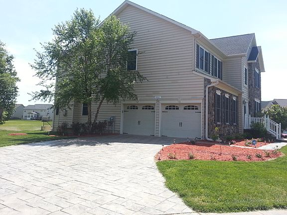 2 car garage. About 500 square feet. Plenty of room for two 