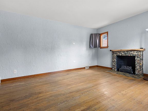 2nd image of 211 River Park Rd