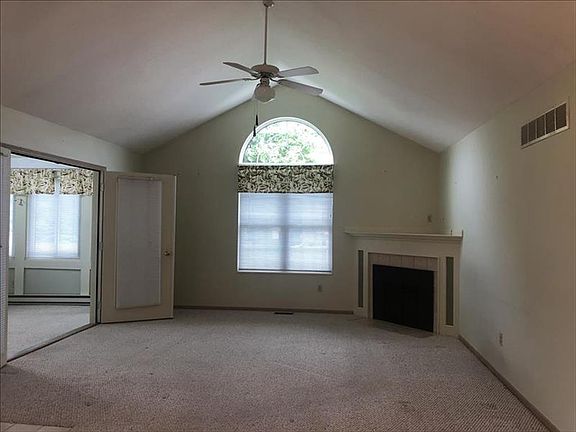 3rd image of 134 Summerfield Blvd