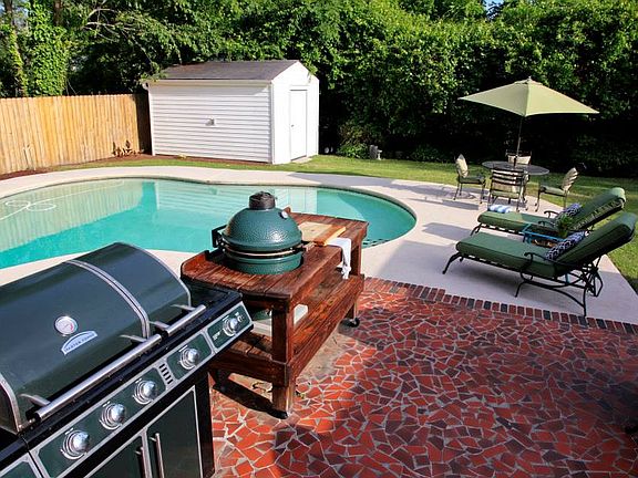 Grilling area and pool