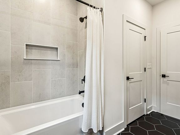 Secondary Shower Tub
