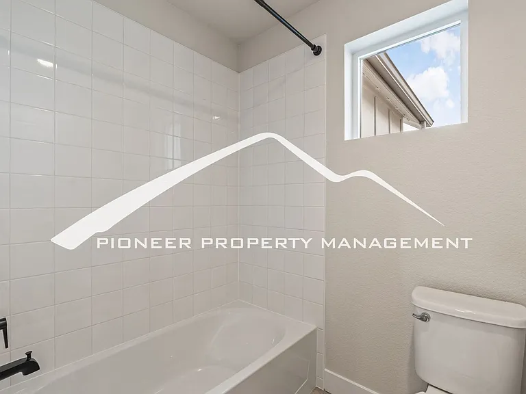 9304 Bugaboo Dr — Photo 30