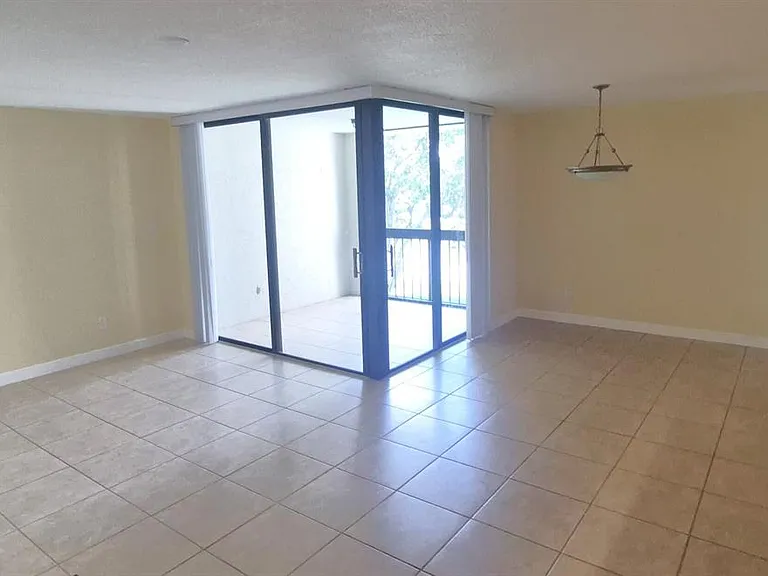 820 Lavers Cir #G409 — Photo 3
