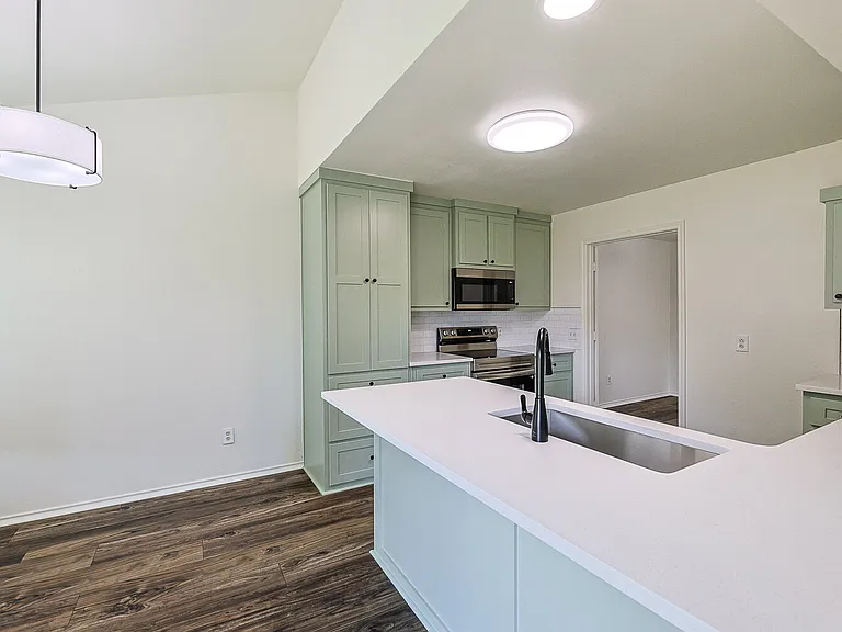 8308 Albany Ave — Photo 15
