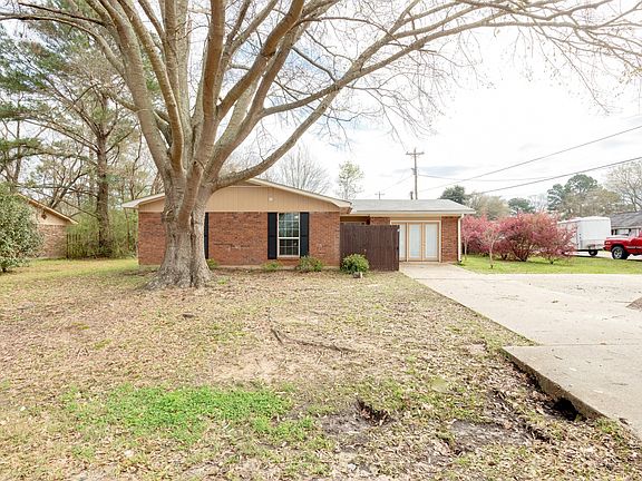 15 Trailwood Cir