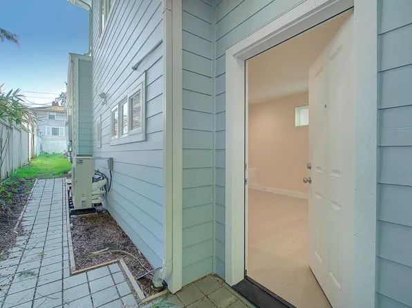 1210 NE 95th St #B, Seattle, WA 98115