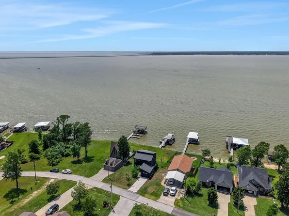 546 W Cattle Dr, Onalaska, TX 77360