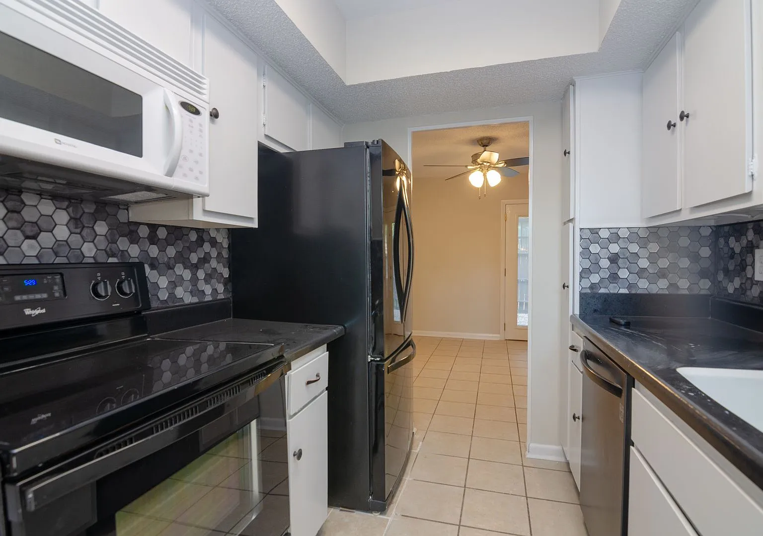 Stunner in Hickory Hollow — Photo 4