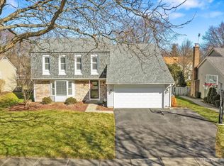 607 Thackeray Ln, Fox River Grove, IL 60021