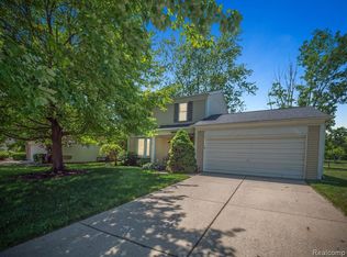 866 Hadley Rd, Rochester Hills, MI 48307