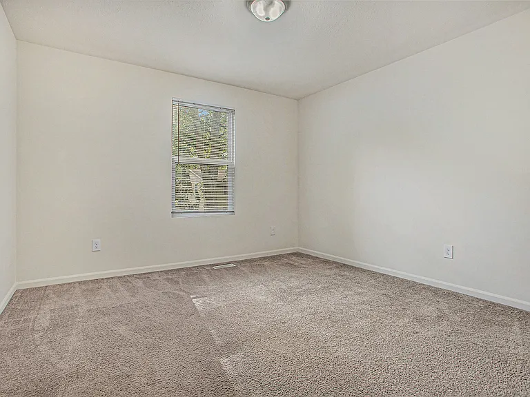 2621 Redwood Ave — Photo 13