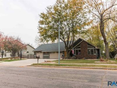 5009 S Twin Ridge Rd, Sioux Falls, SD, 57108
