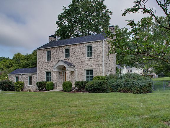 2nd image of 3701 Garden Dr