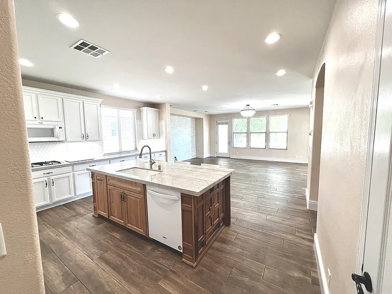 7140 Charter Crest St — Photo 32
