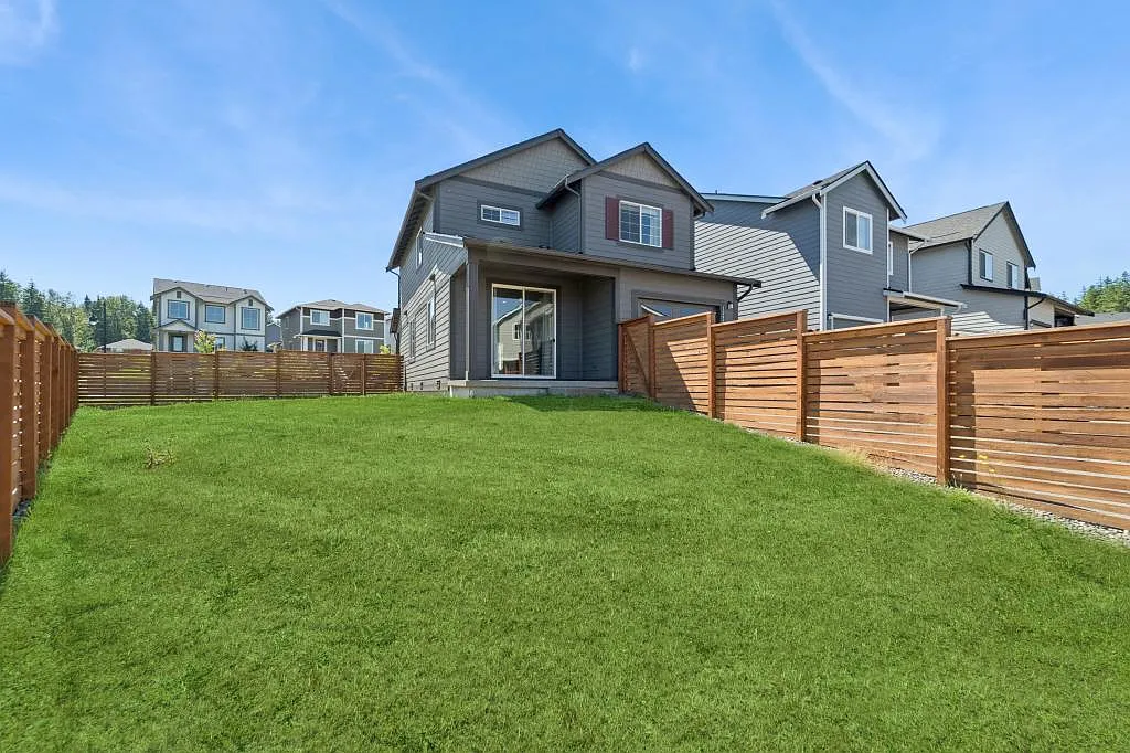 12950 190th Ave. E. - 3 bedrooms — Photo 3