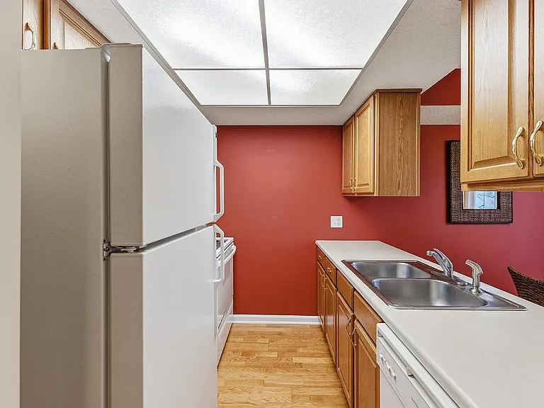 1094 Oakdale Ct — Photo 12
