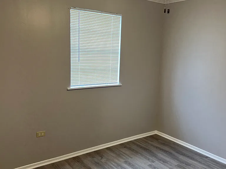 1131 Louise St — Photo 22