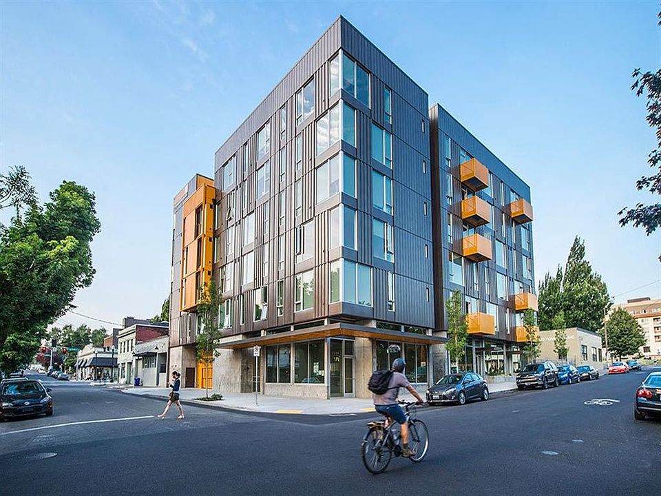 1st image of 60 SE 10th Ave #2205954