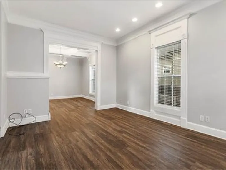 810 W Truman Rd — Photo 9