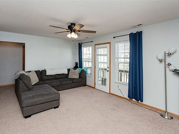 3rd image of 1143 Blackstone Ln