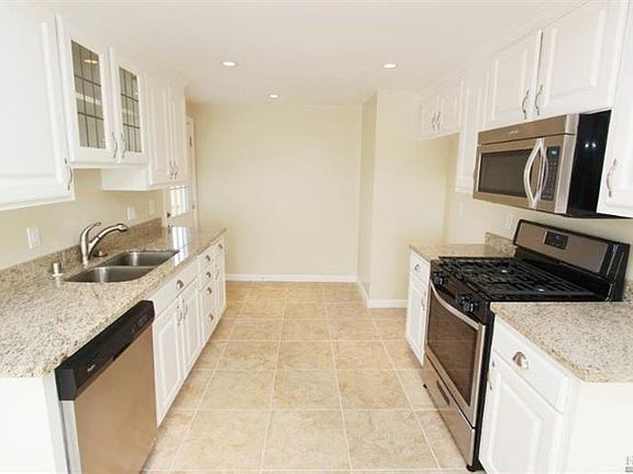 2nd image of 33 Carleton Dr