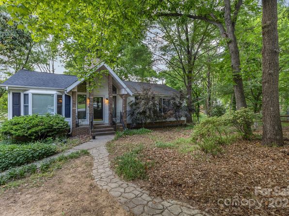 1407 Jodhpur Ct, Charlotte, NC 28212