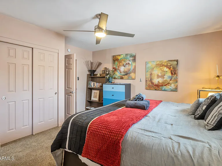 842 W Fairmount Ave — Photo 24