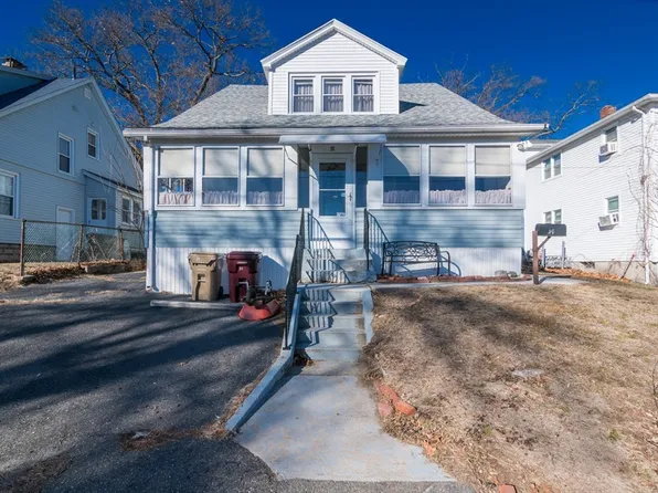 31 Greenwich St, Ludlow, MA 01056