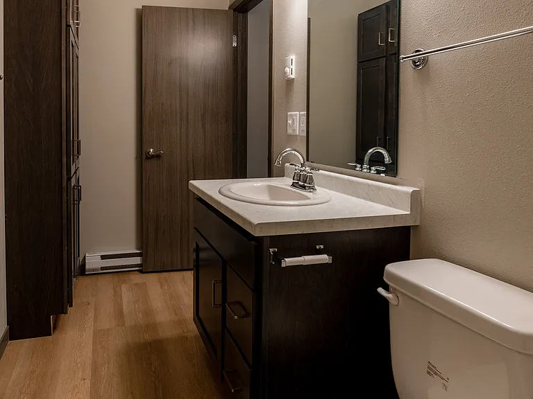 Fargo, ND Granger Court Apartments | Bathroom