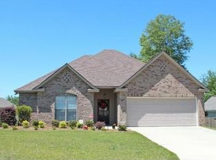 3 Chapel Ct, Hattiesburg, MS 39402