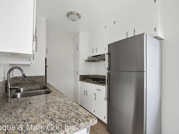 3rd image of 824 10th St #5